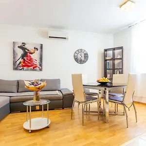 Apartament Vale With Balcony, Zadar